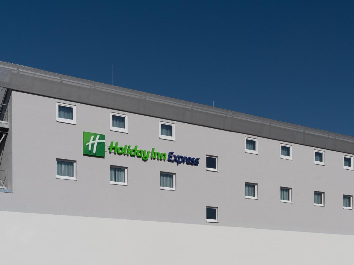 Holiday Inn Express - Hamburg South A7-As42, An Ihg Hotel Egestorf Exterior photo